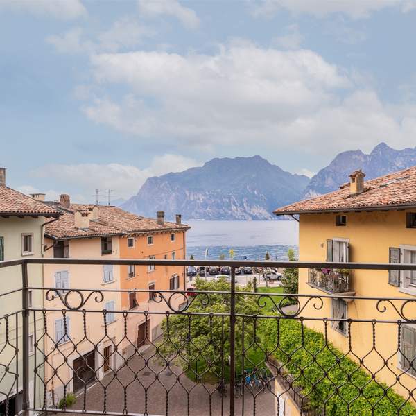 Appartamenti con vista, nel cuore di Torbole a 50 metri dalle sponde del Lago di Garda