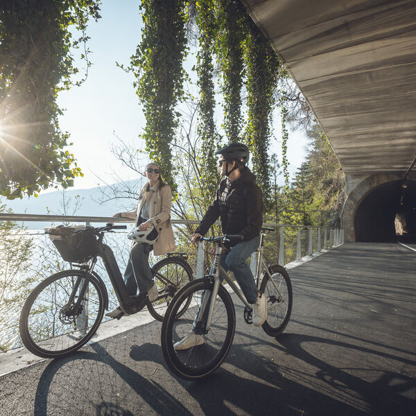 Bici e trekking tra lago e montagne